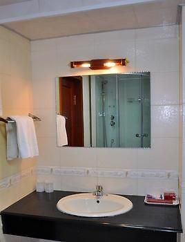 Dongfang Hotel Harbin Buitenkant foto